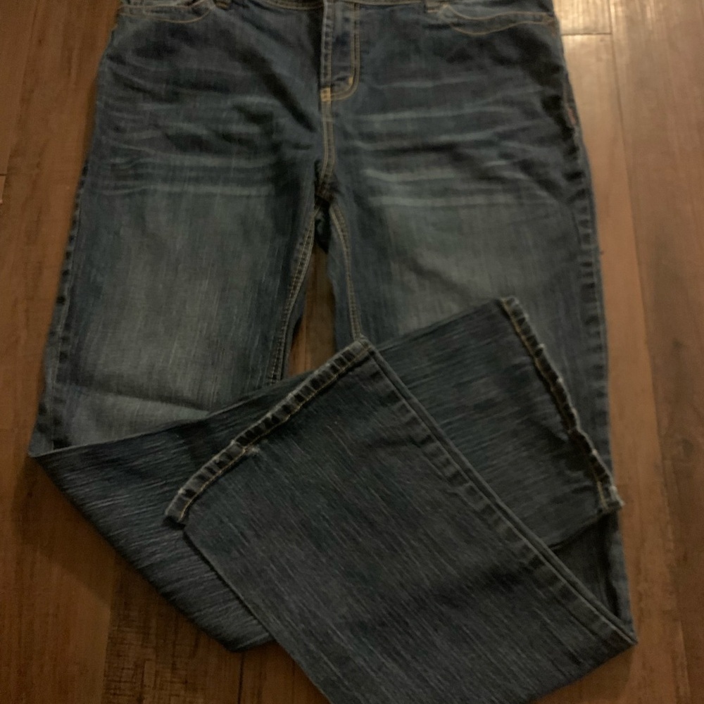 Apt. 9 women’s 14 Jeans boot cut medium wash great condition